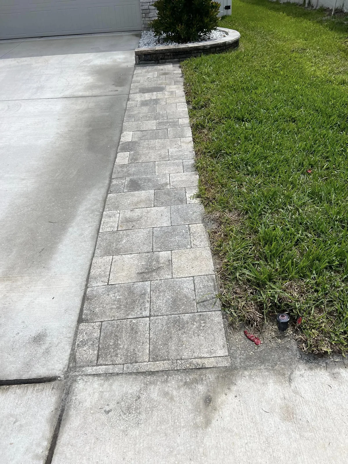 Paver driveway border