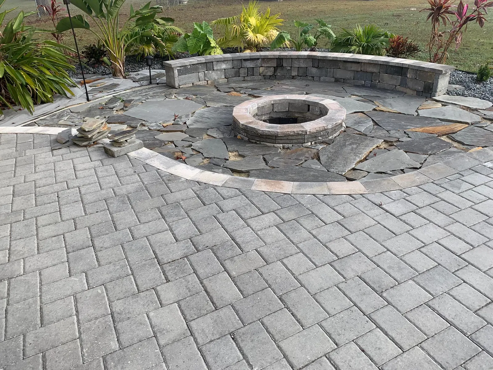Paver fire pit patio